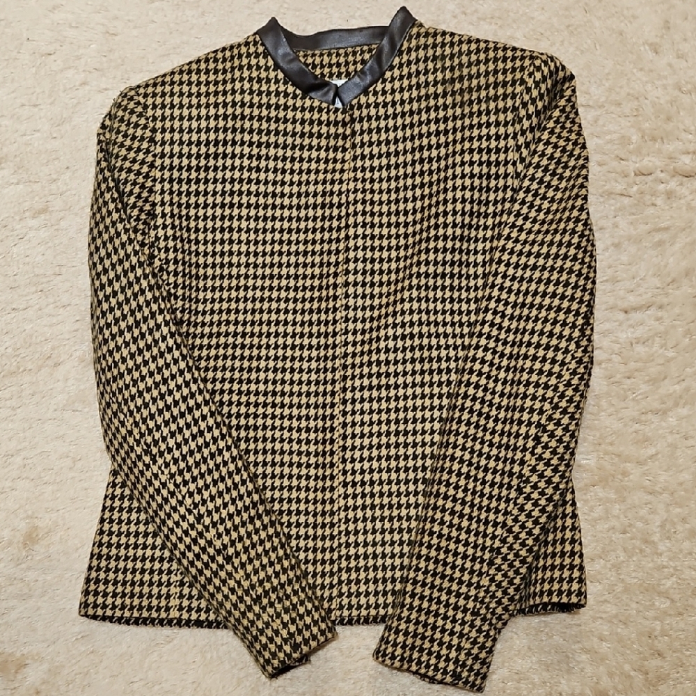 Houndstooth Patterned Sweater with Brown Trim - image 1